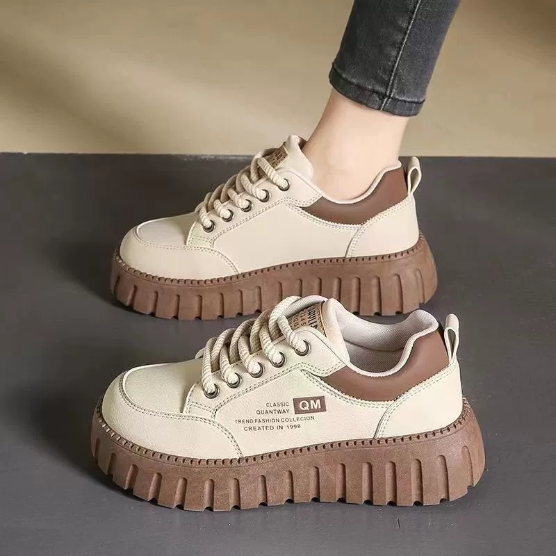 Ретро толстая подошва противоскользящая повседневная кожаная повседневная маленькая белая обувь женская весна и осень 2025 новый дикий повседневный папа обувь