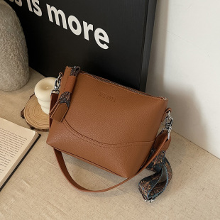 Cross-border Foreign Trade Tote Bag New All-match Wide Shoulder Strap Bag Large Capacity Commuter Women's Bag High Fashion Bags