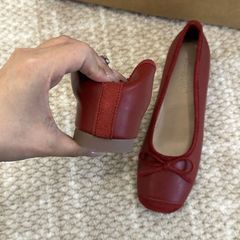 小さい子の中で高くなって方の頭の赤い平底の靴の女性の春秋の新型の蝶結びのバレエの風の復古の豆の靴