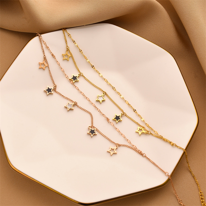 Nuevas pulseras de acero de titanio transfronterizas románticas pulseras de estrella de pentacos dulces pulseras de acero de titanio simple joyas de venta caliente