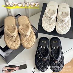 小香风数字扣人字拖女2025夏季外穿真皮菱格夹趾厚底字母面包凉拖