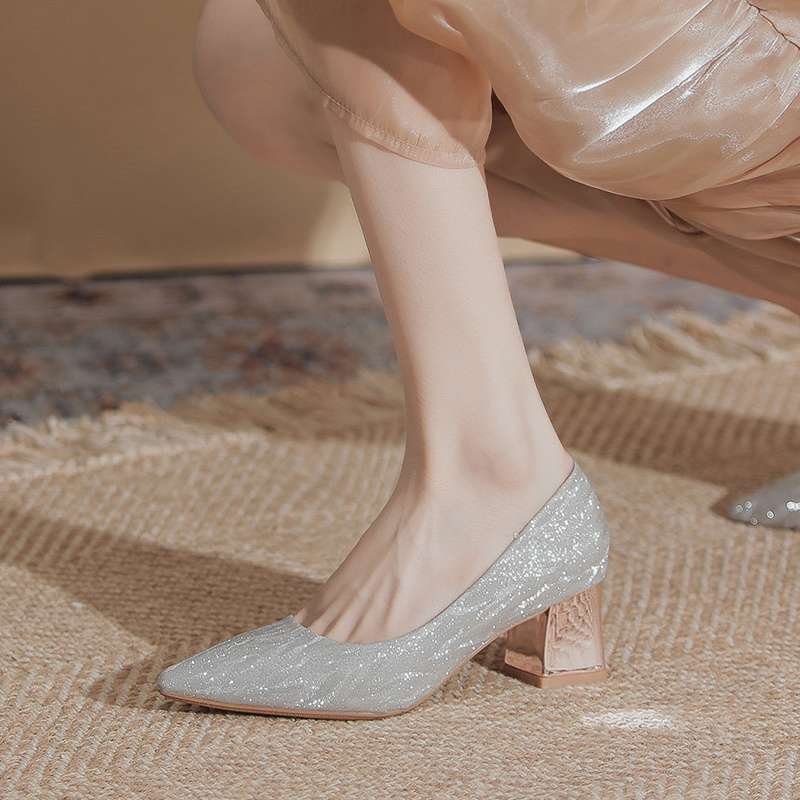 女性用のシャンパンカラーのウェディングシューズ、厚いヒール、足が疲れにくい、スカート付きのブライズメイドシューズ、婚約パーティー、ポインテッドトゥのハイヒール|undefined