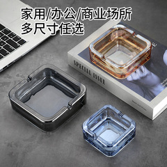 家庭用水晶ガラス灰皿は小さくて洗練されています。
