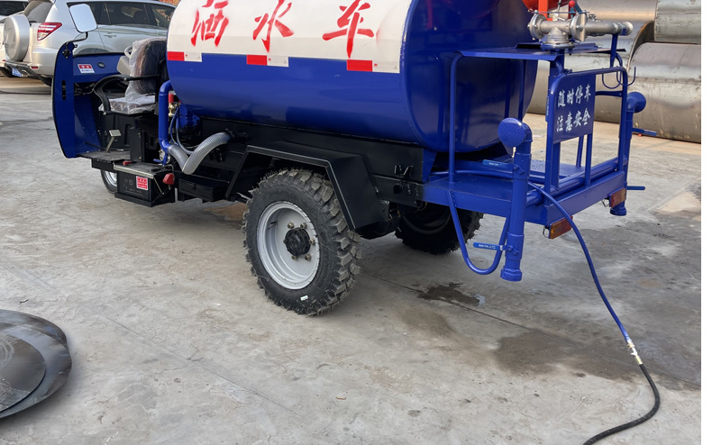 Diesel Three-Wheel Sprinkler Truck Manufacturer's Five-Wind Small Dust-Reducing Sprinkler Truck for Construction Sites Wu Zheng 2 Cubic 3 Square Fog Cannon Truck