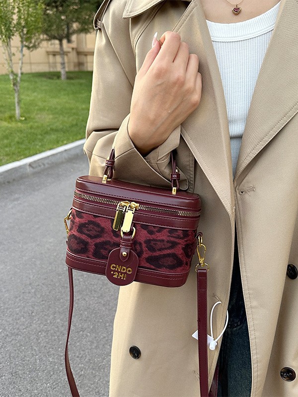 Color de contraste leopardo retro caja de mano bolso pequeño para mujeres 2026 nuevo lana leopardo práctica mochila de hombro