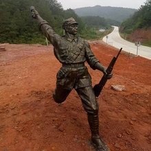 铸铜设计厂家八路军雕塑冲锋抗日加工红军雕像拿枪扔手榴弹摆件