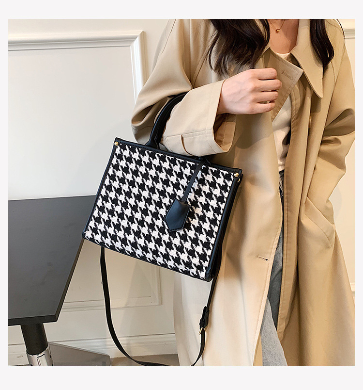 Frau Alle Jahreszeiten Pu-leder Drucken Elegant Klassischer Stil Quadrat Reißverschluss Schultertasche Tragetasche display picture 3