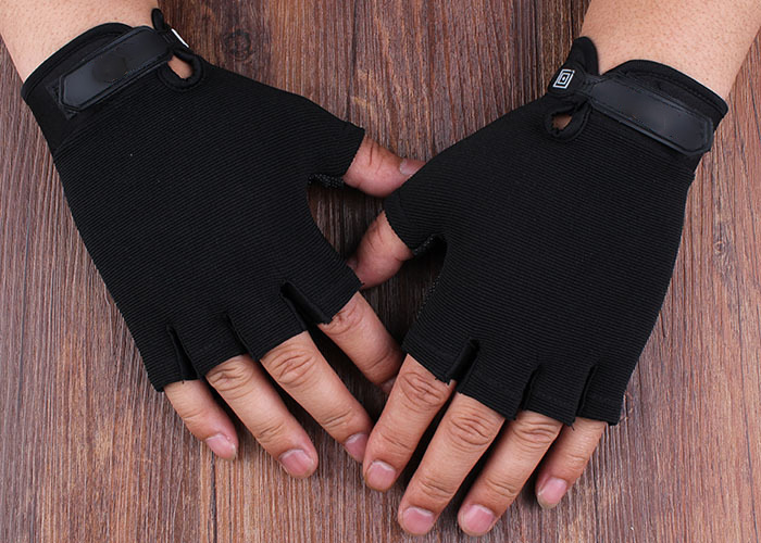 Primavera y verano guantes de equitación al aire libre de conducción delgada sombrilla táctica hombres y mujeres 51 fitness deportes medio dedo guantes
