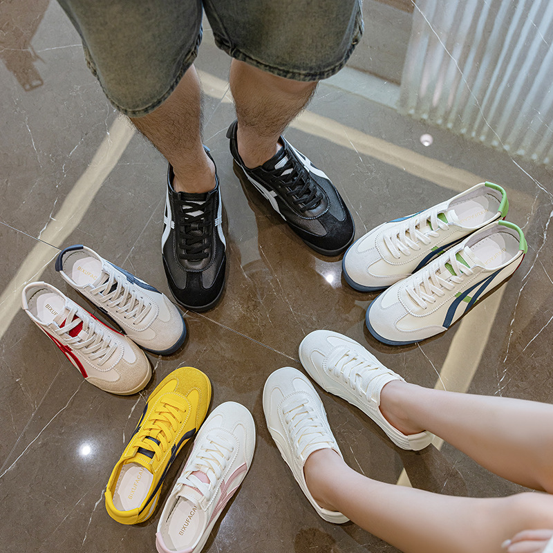 Couple's Shoes 2026 All-Season Soft Leather Flat Shoes Casual Versatile Sneakers Trendy Women's Shoes with Front Laces