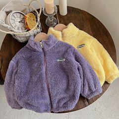 新型子供コートのフランジベルベットは上着を厚くして、男女児童秋冬赤ちゃんの立襟カーディガンは保温して着る