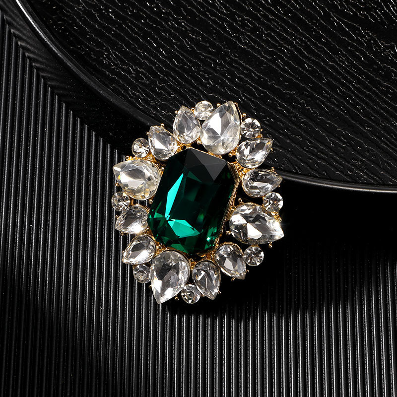 Retro Palace Style Accessible Luxury Emerald Crystal Brooch Baroque High-End Green Glass Corsage Ladies Accessories