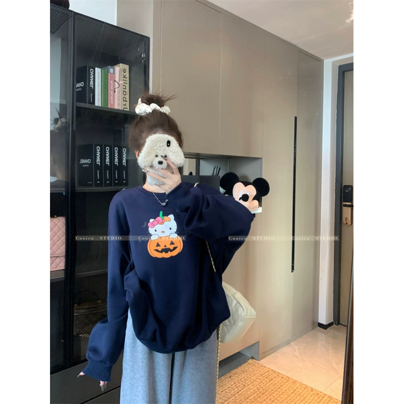 Футболка с круглым вырезом и пушистым свитником с принтом 2025