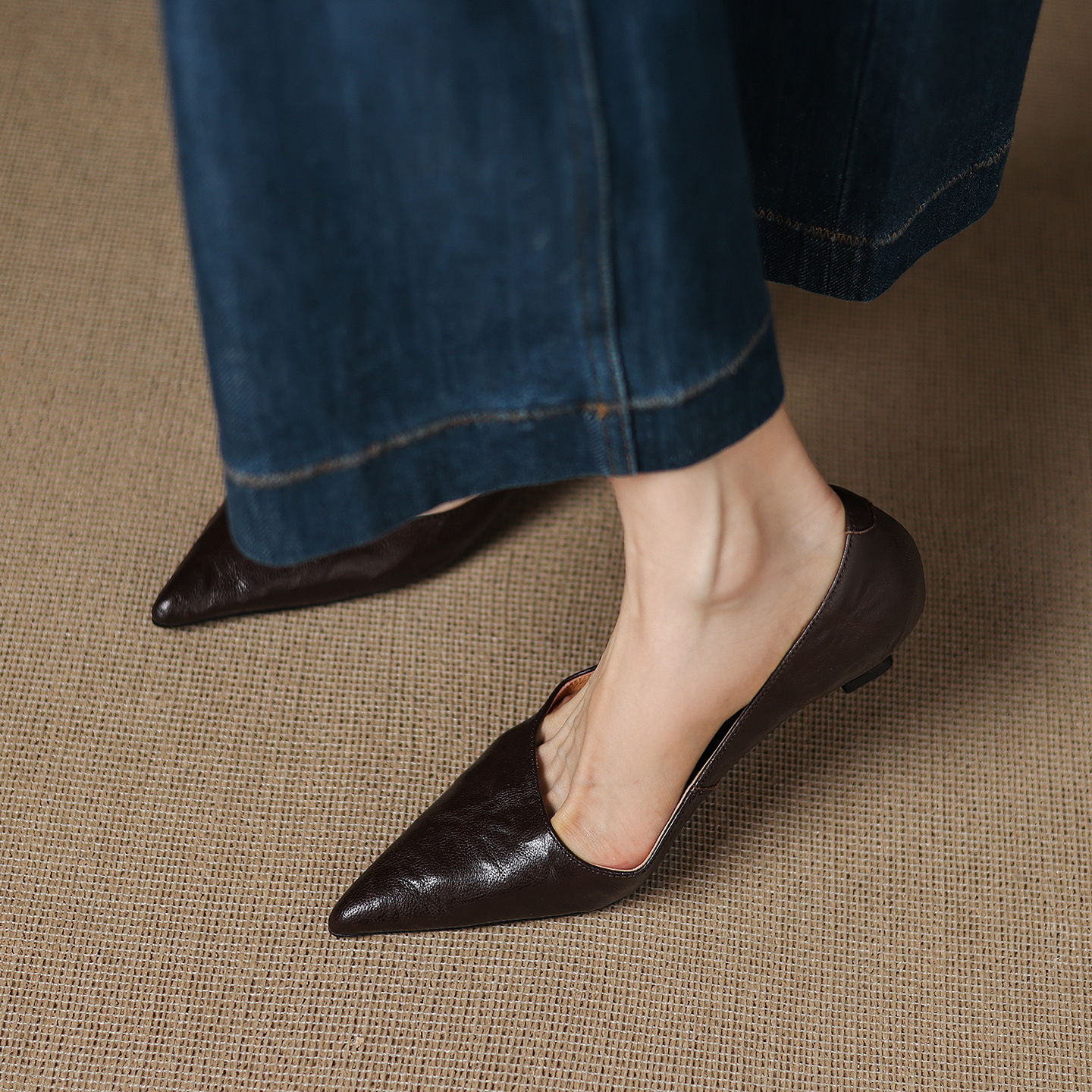 Giày cao gót nữ mũi nhọn da cừu gót 4,5 cm phong cách Hàn Quốc — màu nâu