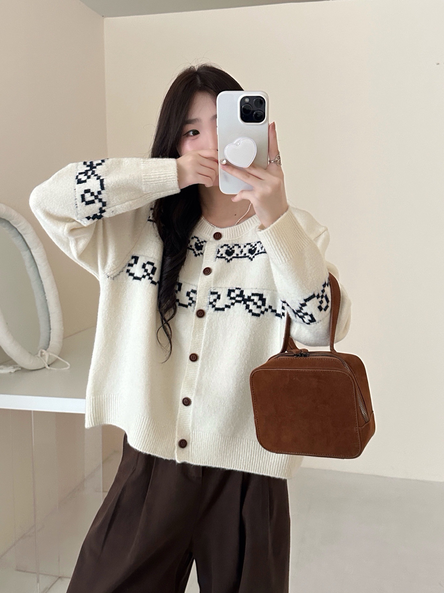 Flor retro bordada Jacquard sentido de diseño nicho camiseta de punto de manga larga suéter de coloración suéter de hebilla de una sola fila chaqueta mujer