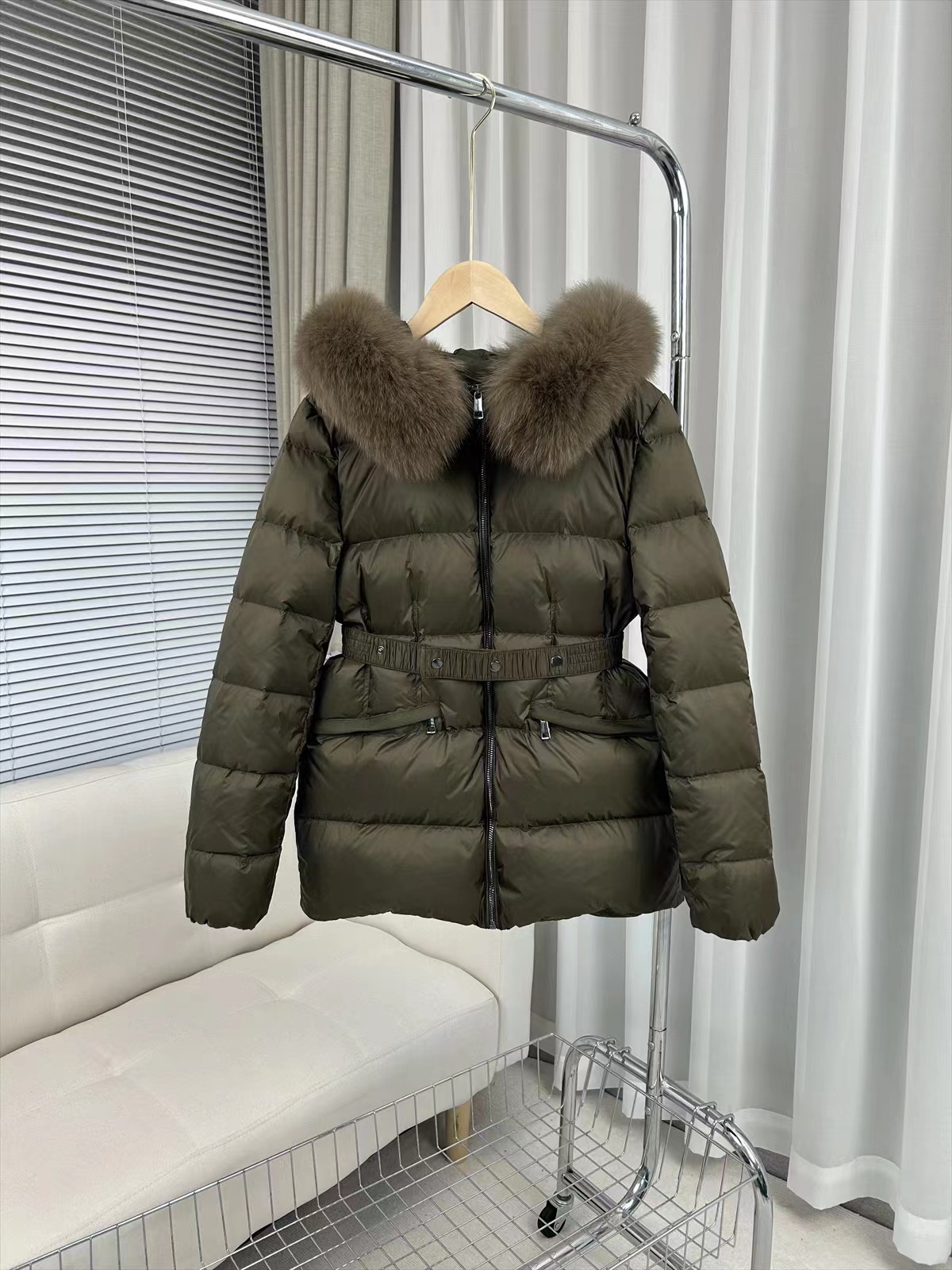 Autumn Winter New European Style Waist Slimming 90 White Duck Fox Fur Collar Down Jacket Women Short Trendy Coat_voghion.com