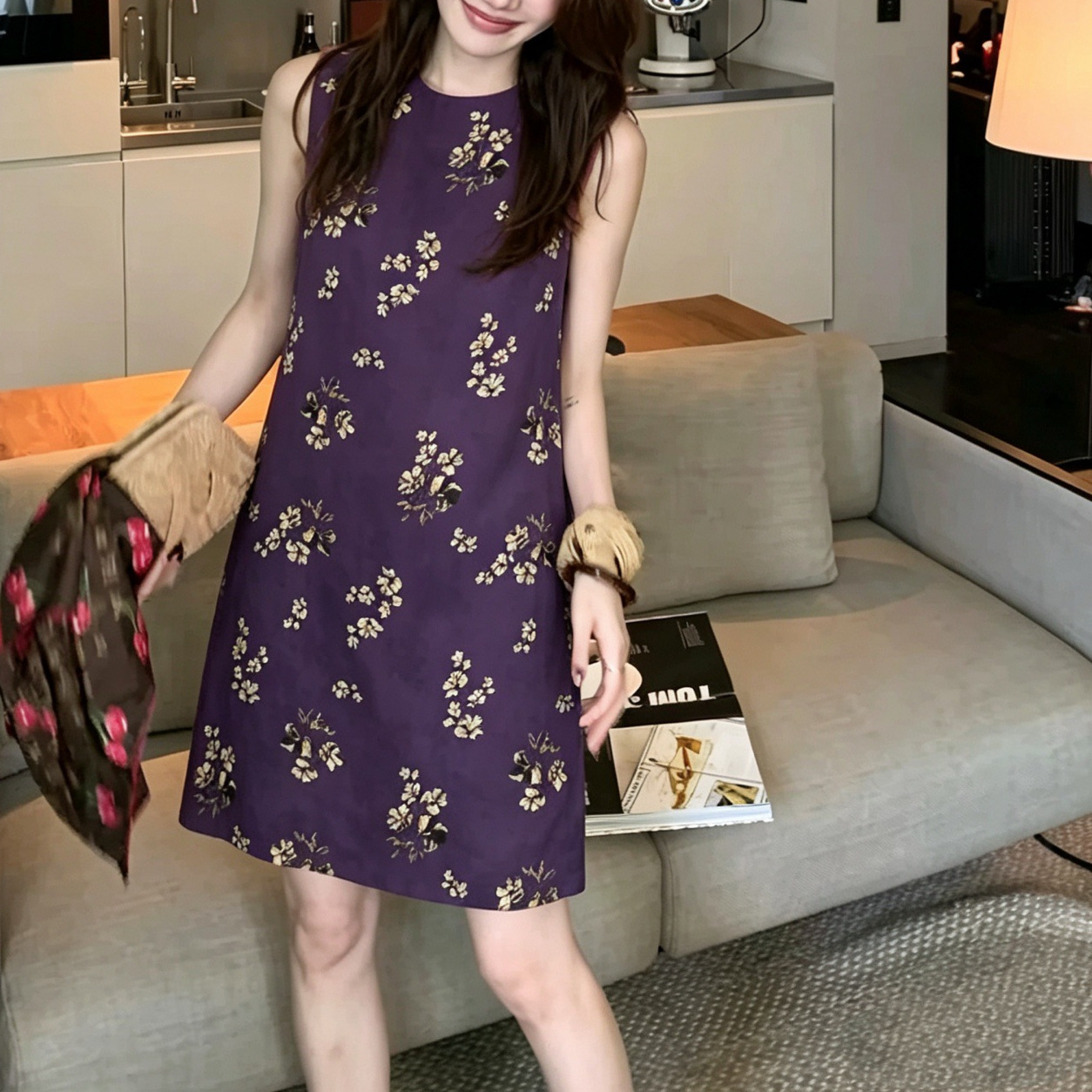 Purple floral print sleeveless dress in rayon, vintage round neck, loose straight cut, petite size, elegant A-line dress