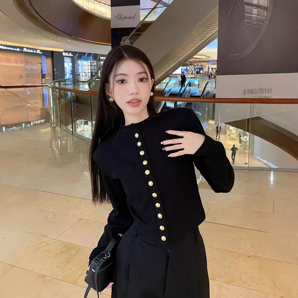 [Factory Outlet] Black Metal Button Cardigan Women's Autumn and Winter Slim-fit Temperament Short Inner Base Shirt Top Trendy