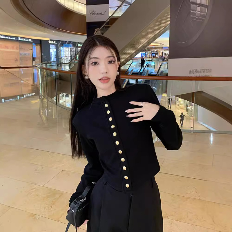 [Factory Outlet] Black Metal Button Cardigan Women's Autumn and Winter Slim-fit Temperament Short Inner Base Shirt Top Trendy