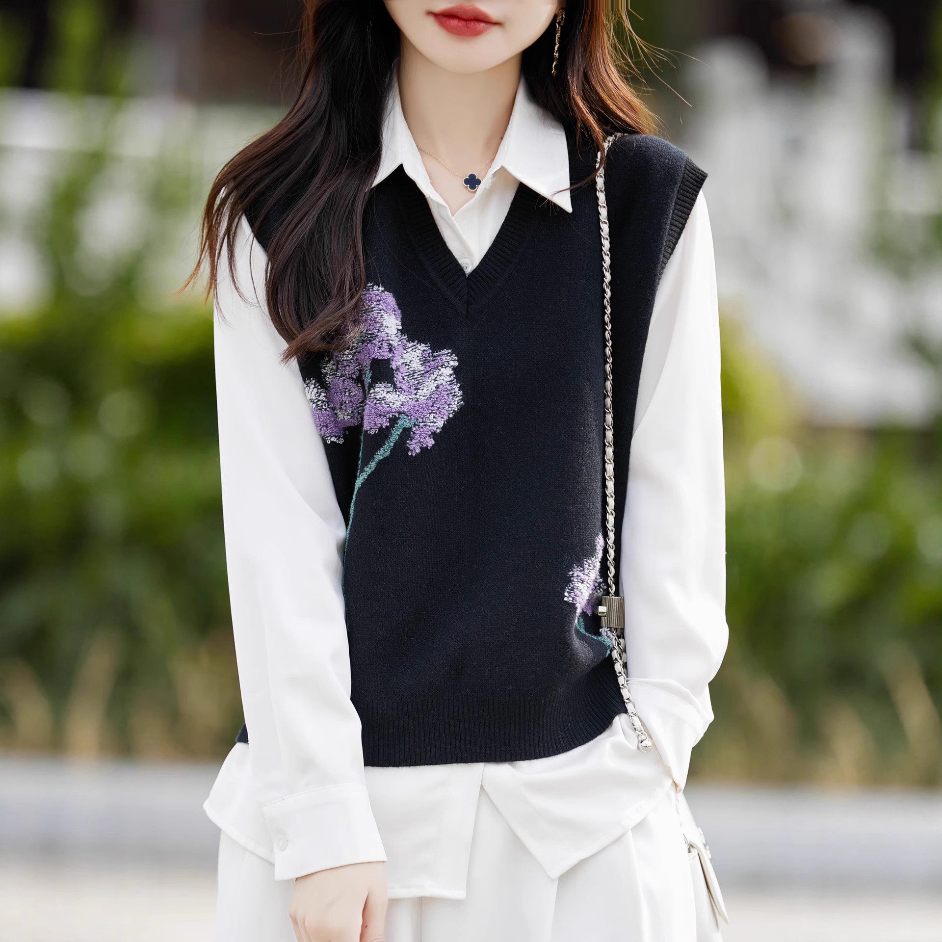 2025 Autumn/Winter V-Neck Sleeveless Knitted Vest Embroidered Slimming Versatile Sweater Layering Top for Women