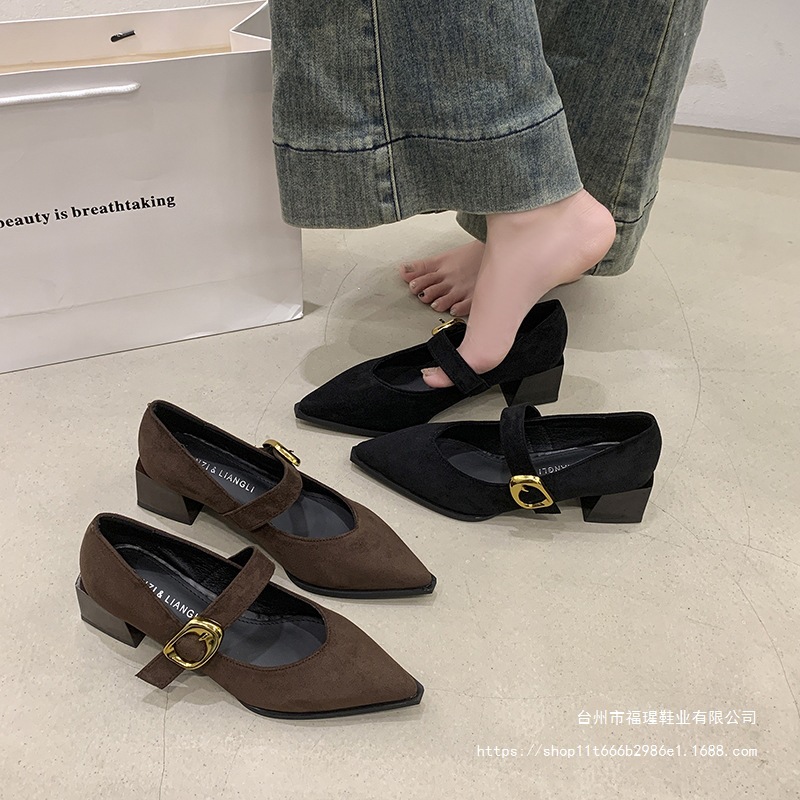 2025新款黑色尖头小皮鞋深棕色单鞋法式复古皮鞋一字浅口女绒面