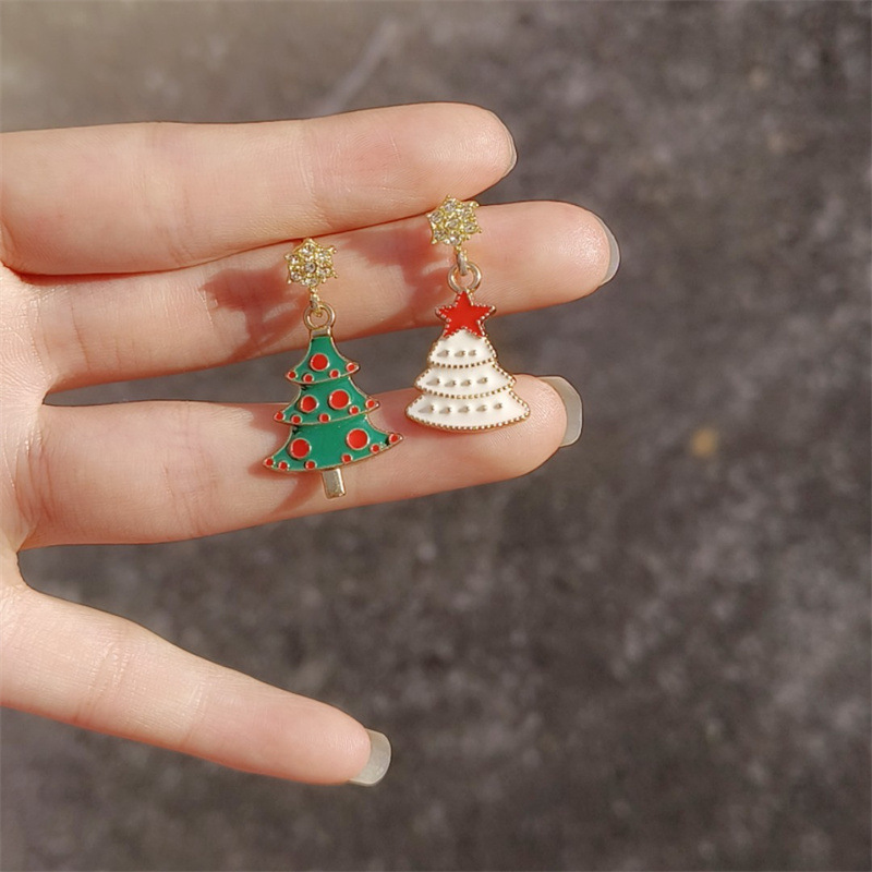 水滴クリスマスツリーのイヤリングの新商品2024の爆発的な雰囲気感クリスマスのピアスの周囲の顔のイヤリングの女性の高級感|undefined