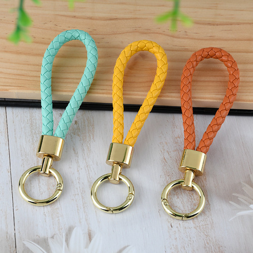Durable PU woven car key chain, simple schoolbag pendant, lightweight luxury couple key chain, wrist small gift