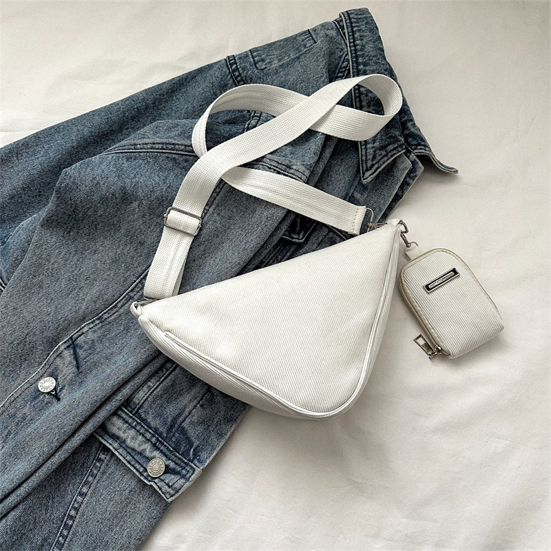 Bolsa de gran capacidad para mujer verano 2023 nueva bolsa de mensajero de color sólido simple estilo deportivo casual hombro triángulo bolsa niño y madre