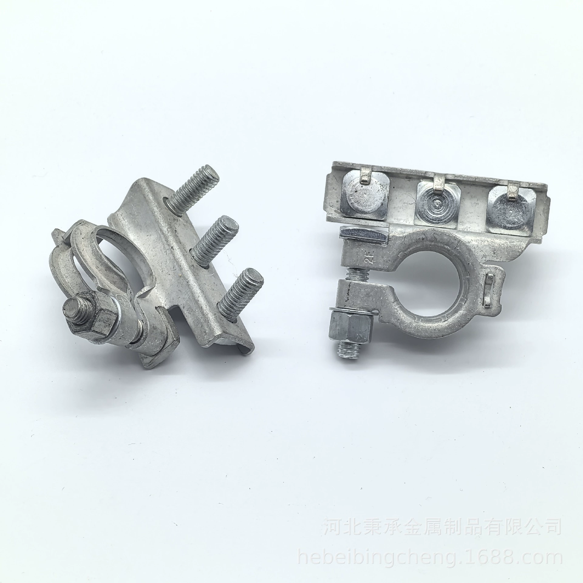 Завод поставляет автомобильные аккумуляторные батареи, разъемы для быстрого снятия, зажимы для разъемов, многопортовые клеммные колодки.