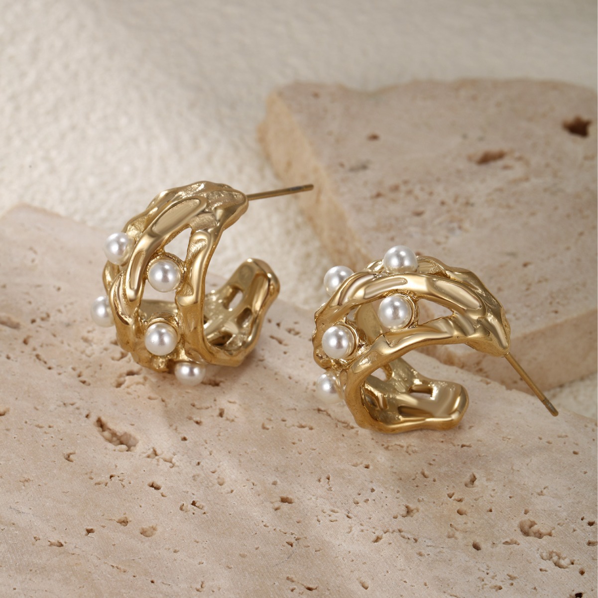 Xuping Xiaozhong ins viento hueco perla perlas perlas exageradas orejetas femeninas sensación de alto nivel lujo ligero aretes de moda atmósfera