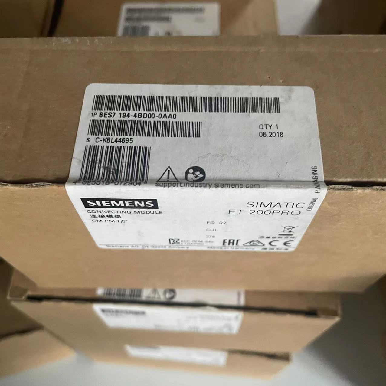 现货供应原装西门子6ES7194-4BD00-0AA0 连接模块