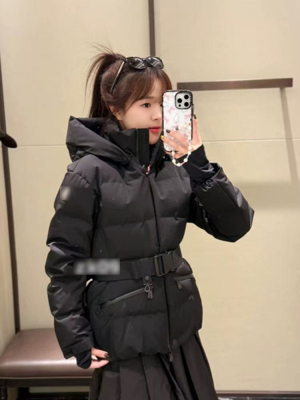 2025年秋冬Mon*新款90白鹅绒滑雪服外套系带收腰连帽蒙口羽绒服女|undefined
