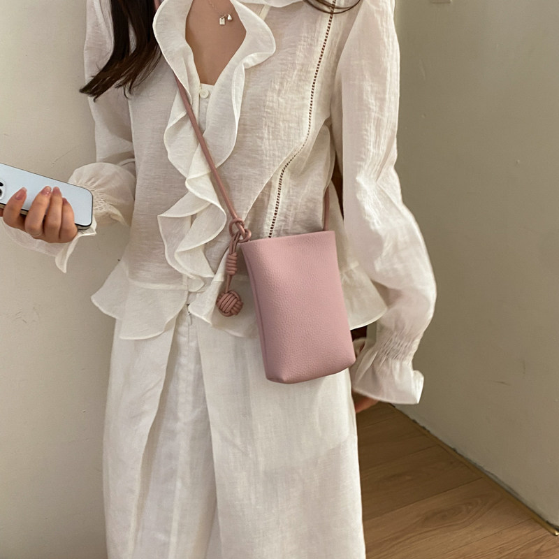 2026 bolso de hombro para teléfonos móviles nuevo diseño bolso de verano nicho de viaje universal moda popular para mujeres
