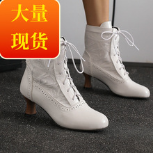 女短筒靴复古英伦风蕾丝拼接镂空烧花木纹跟中跟系带及踝靴马丁靴