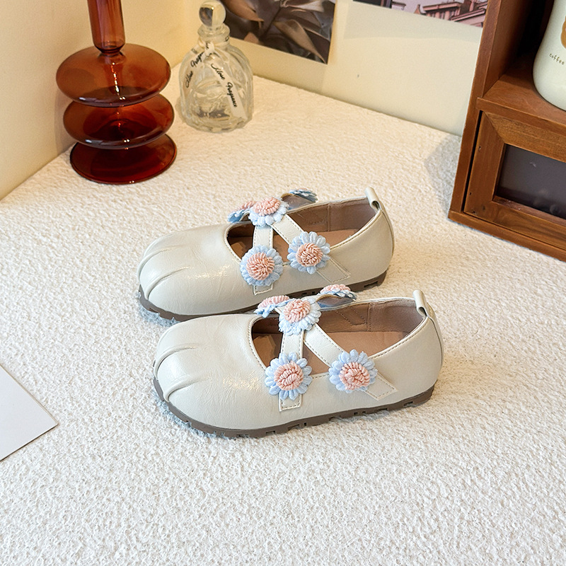 Zapatos de cuero de niñas niños lindos flores superficiales zapatos de primavera y otoño 2026 nuevos zapatos de princesa extranjera zapatos de espectáculo de niñas
