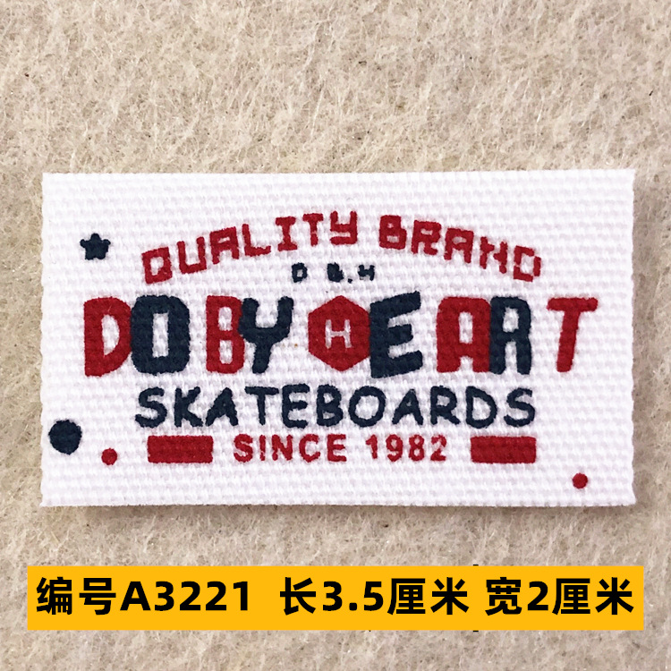 Sombrero, pantalón, equipaje, ropa para bebés, ropa para mascotas, ropa para niños, accesorios de ropa, etiquetas de tela, insignias, accesorios de marca registrada 4 muestras