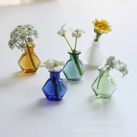 玻璃工艺品;饰品配件;搪胶公仔