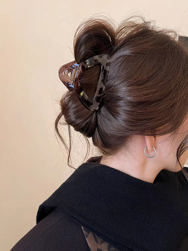2025年新作フレンチサテン三角グリッパー、女性用ハイエンド後頭部ヘアシャーククリップ、気質と多用途のヘアアクセサリー|undefined
