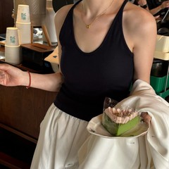 新款韩系简约鹅蛋领纯色山茶润养磨毛柔软亲肤吊带打底外穿背心