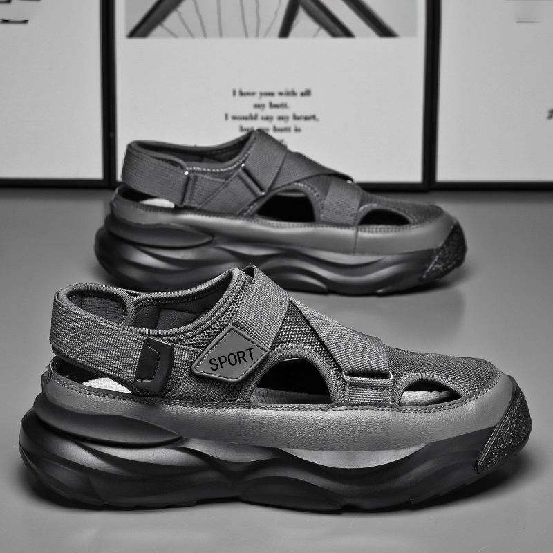 Sandalias para hombres nuevas zapatillas de verano con agujeros huecos respirantes antiolentes agujeros de hebilla contra zapatos de playa antideslizantes con zapatos de medio soporte