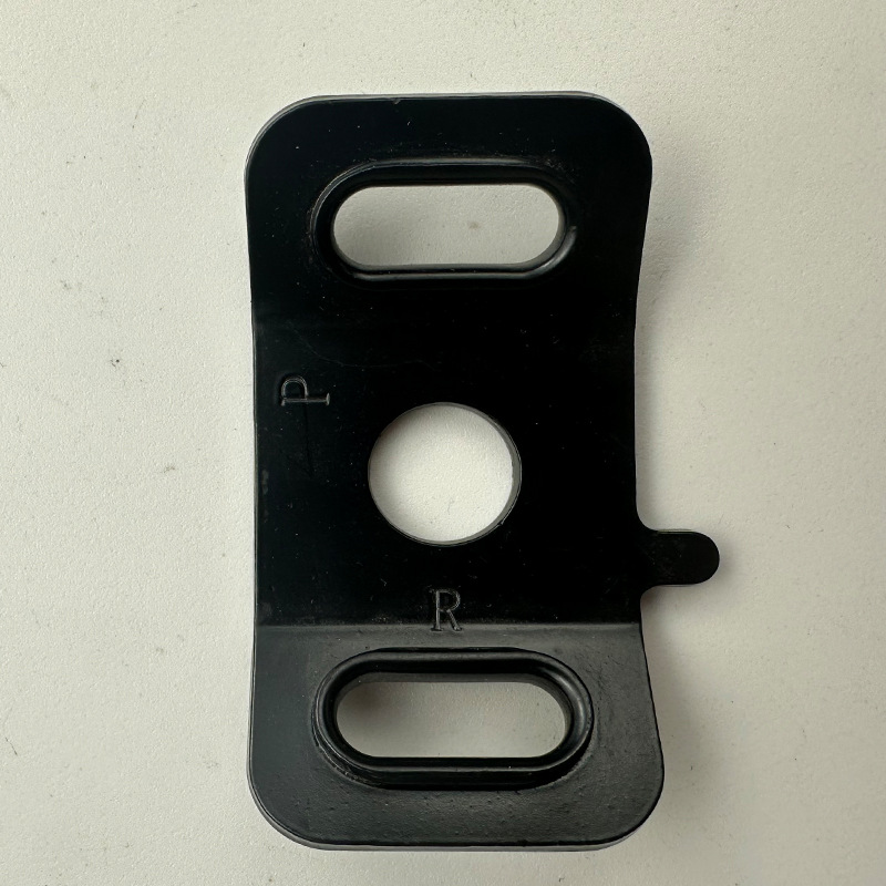 Один тащит двоих, чтобы взять на себя инициативу (мужчина)