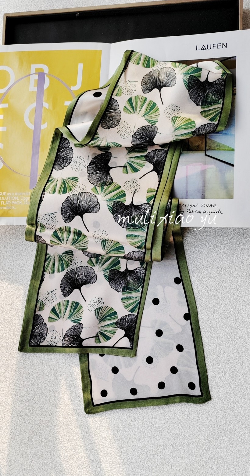 Green leaf polka dots