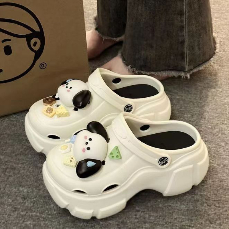 Summer Crocs-style slippers platform