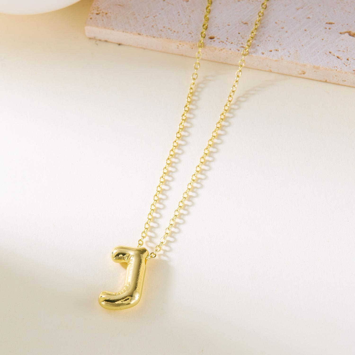 Collier avec pendentif lettre initiale style ballon original_voghion.com