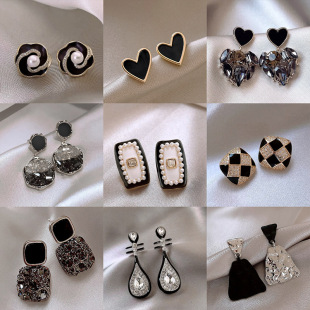 Silver Needle Fashion Advant to Inlays Diamond Black Earrings Niche Elike Earlier Light luxury high -quality earrings wholesale