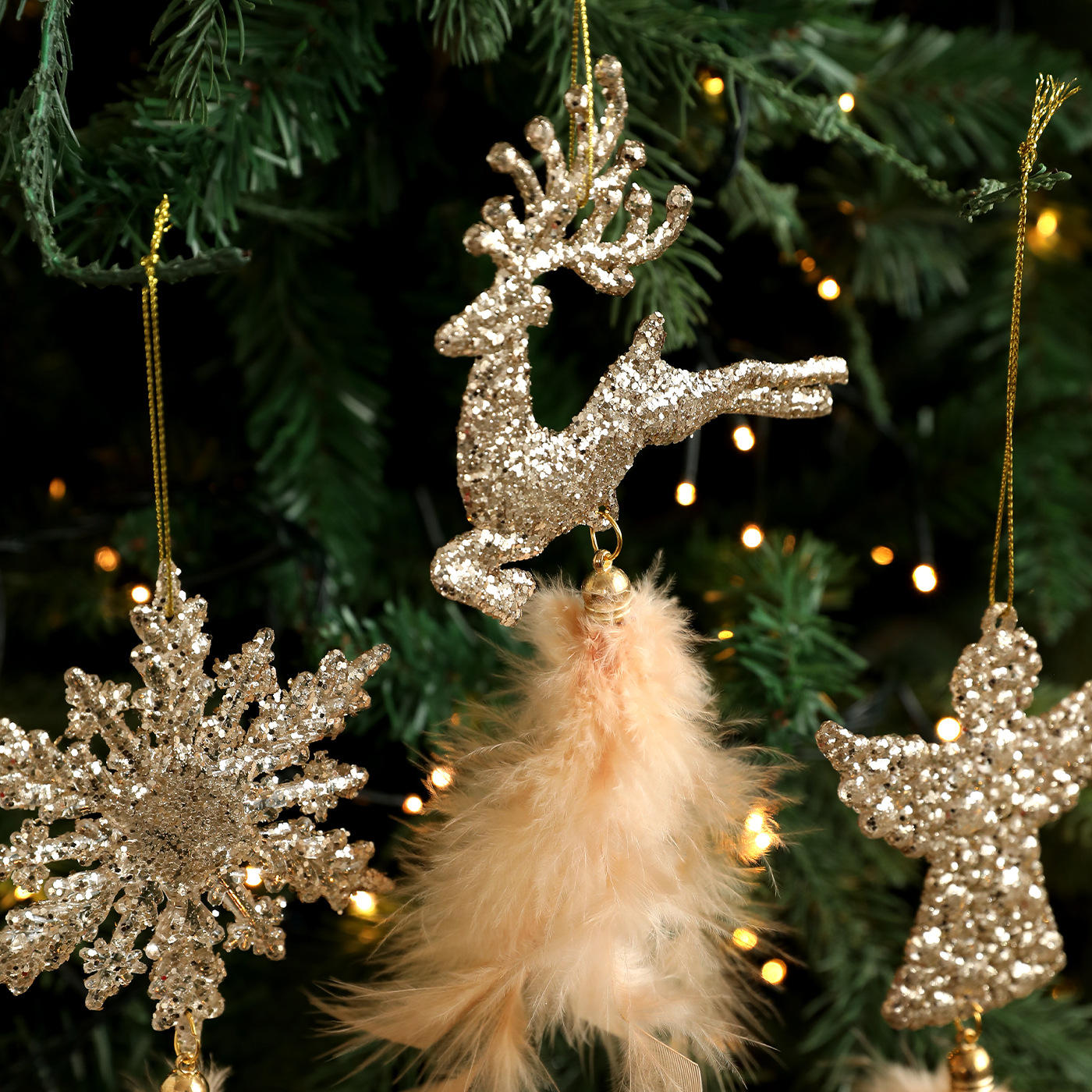 Plumas de oro transfronterizas de polvo pegajoso de copos de nieve colgante de plástico árbol de Navidad colgante decoración de atmósfera de vacaciones