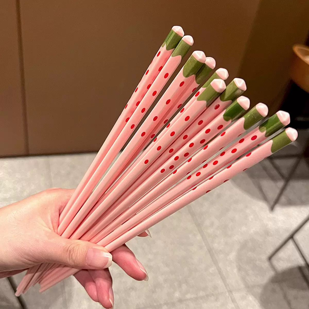 陶瓷筷子10双装家用可爱草莓ins粉色少女高颜值餐具耐高温高级感