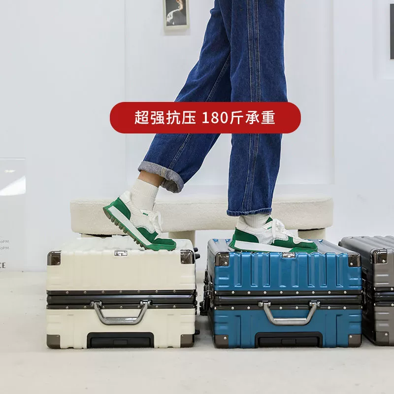 Durable capacious suitcase for men and women