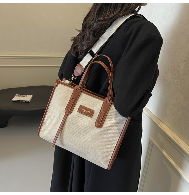 A new 2024 popular and versatile crossbody bag for women's commuting, a stylish tote bag undefined