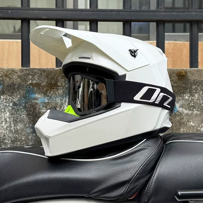 Motosiklet kaskı (dəbilqə) – Biking Downhill Full-Cover Helmet, All-Season - pearl-white-orz-black-frame-silver-plated-s