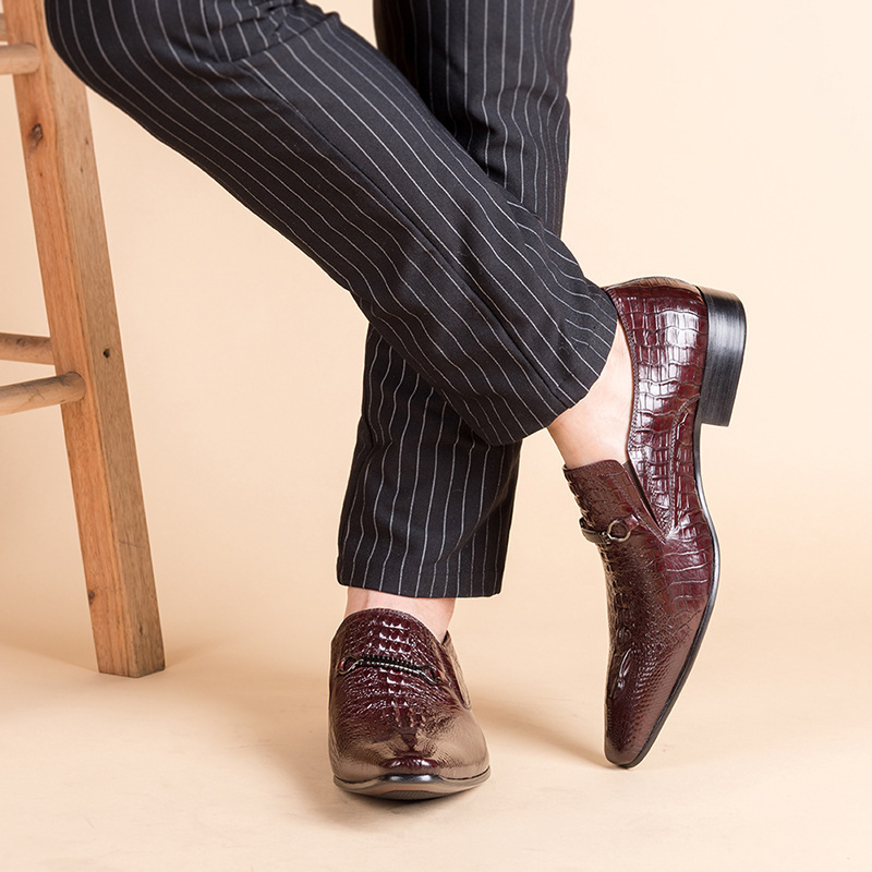Alligator print men's slip-on shoes Business pointy slip-on shoes_vogvips.com